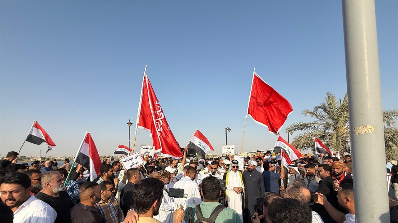 البصرة.. تظاهرات امام القنصلية الكويتية رفضا لاتفاقية خور عبد الله