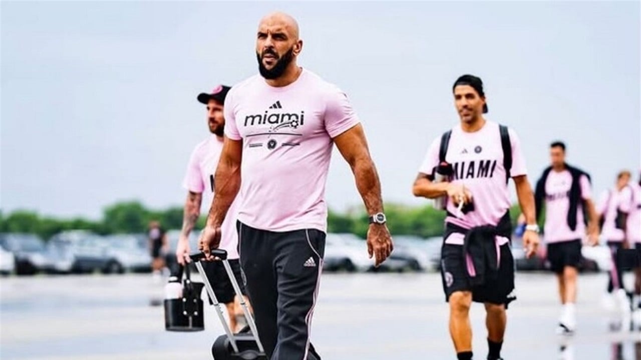 حارس ميسي الشخصي يحقق حلم شاب من ذوي الهمم.. هذا ما فعله!