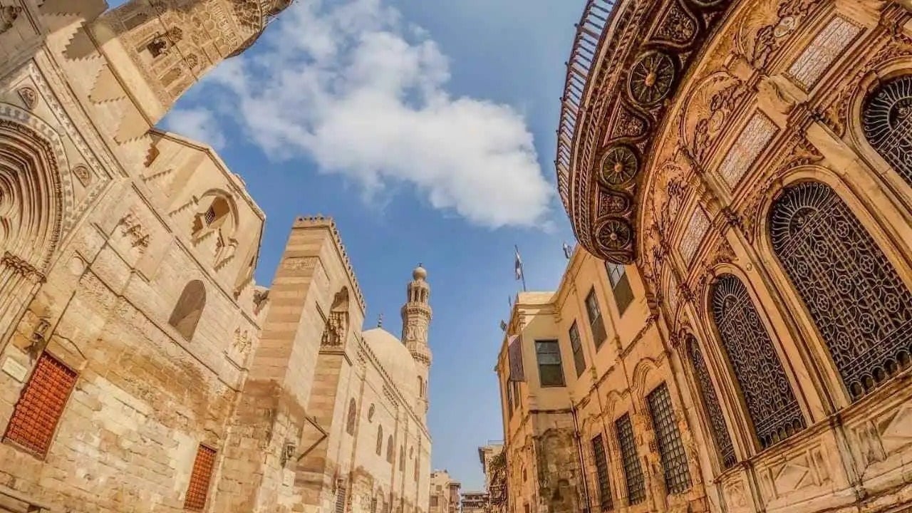 ماذا تعرف عن مسجد نجيب محفوظ؟