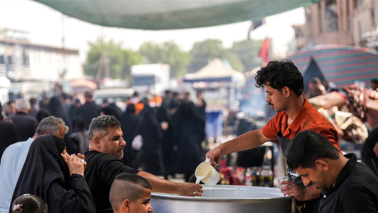 &quot;ما لذّ وطاب&quot;.. المواكب الحسينية تواصل العطاء في سامراء (صور)