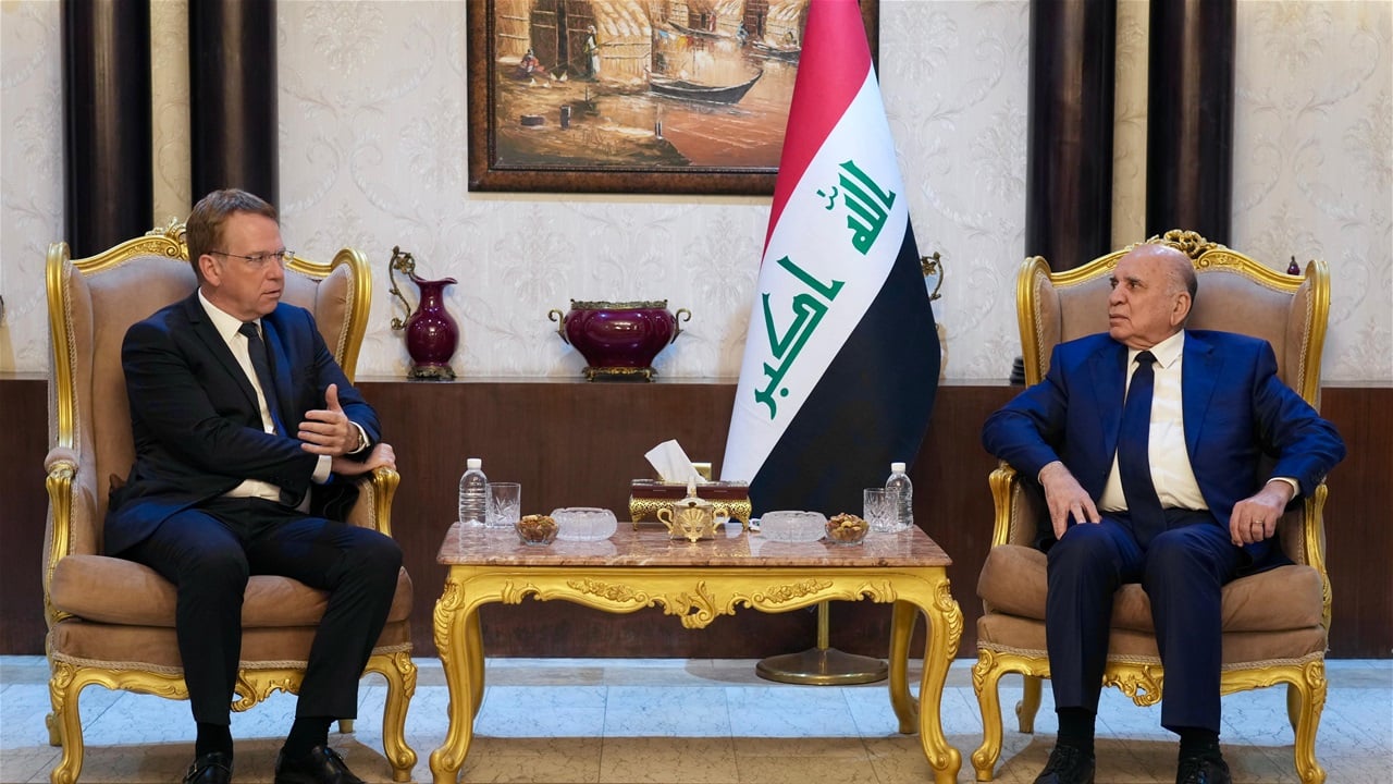 بغداد وباريس تبحثان زيارة ماكرون الى العراق