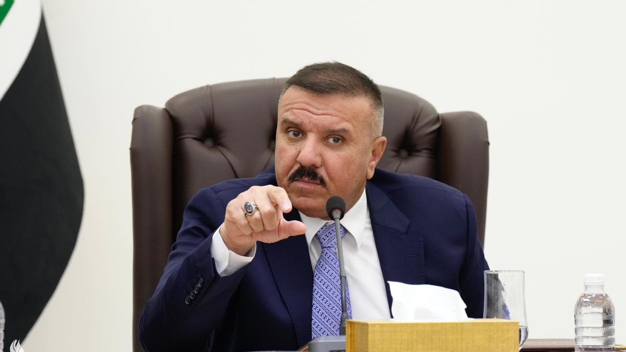 وزير الداخلية في محكمة استئناف ميسان.. تشديد على سرعة تنفيذ أوامر القبض وملاحقة المجرمين