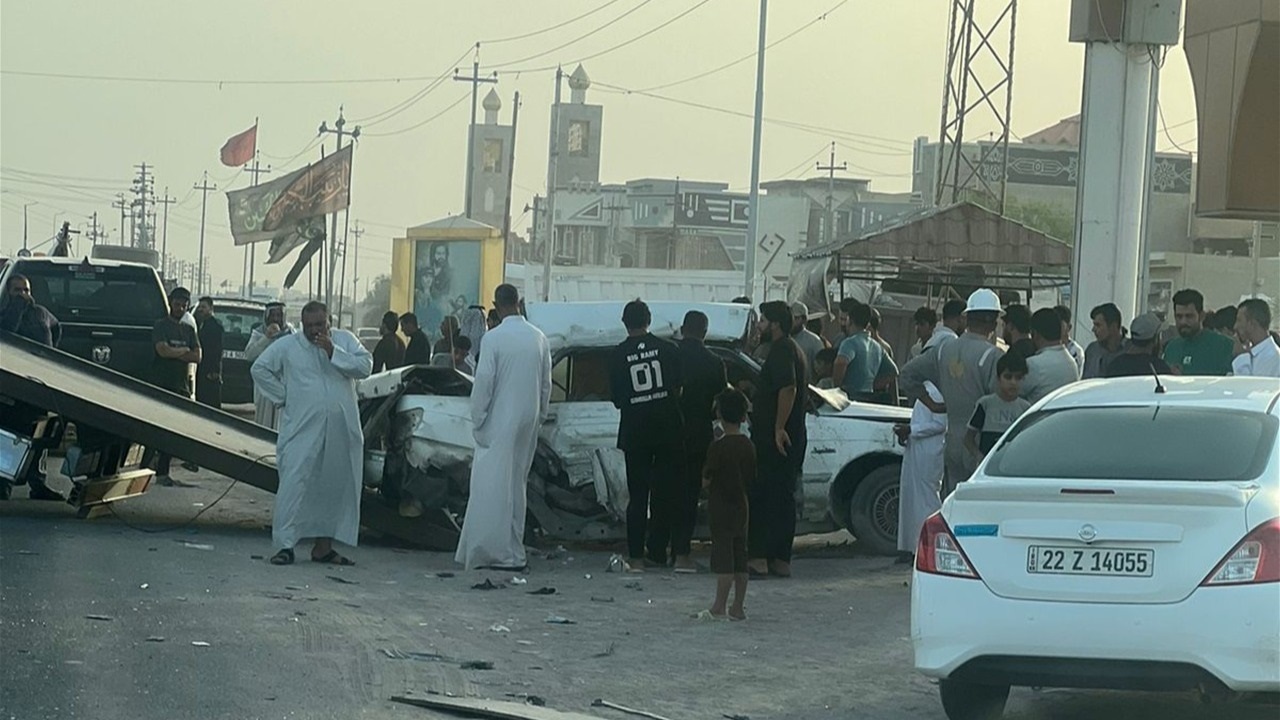 أحدهم طفل كان على الطريق.. مصرع 3 اشخاص بحادث مروع في البصرة