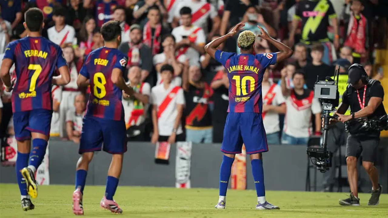 ثلاثي برشلونة يرد على اتهامات فليك