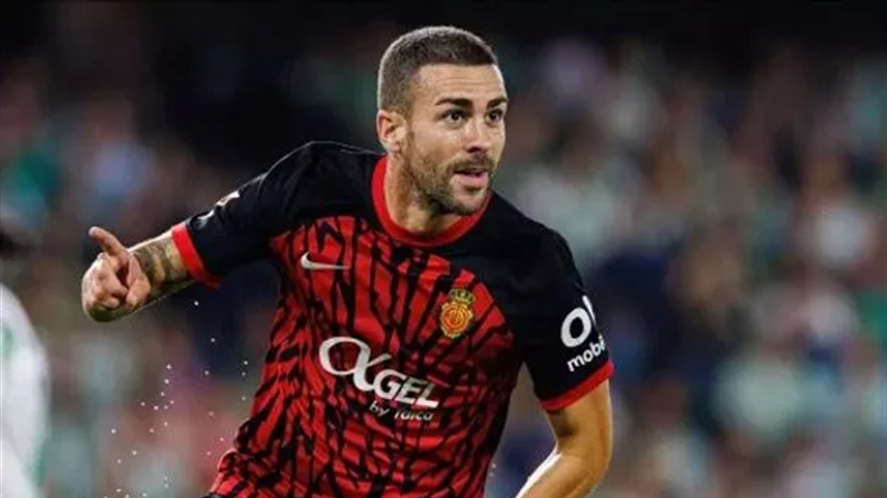 توقيف راتب لاعب مشهور وسحب شارة القيادة منه بسبب منشور