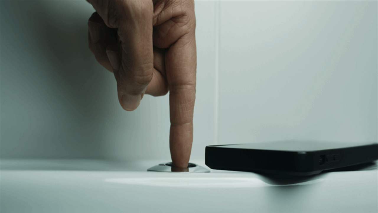 استطلاع الماني.. أكثر من 80% من الشباب يتصفح هاتفه في المرحاض
