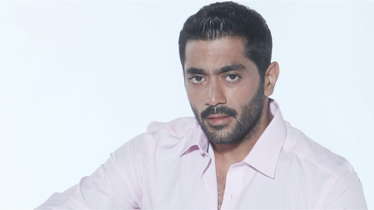 احمد فلوكس محرج.. الجامعة البريطانية تكذب منحه الدكتوراه