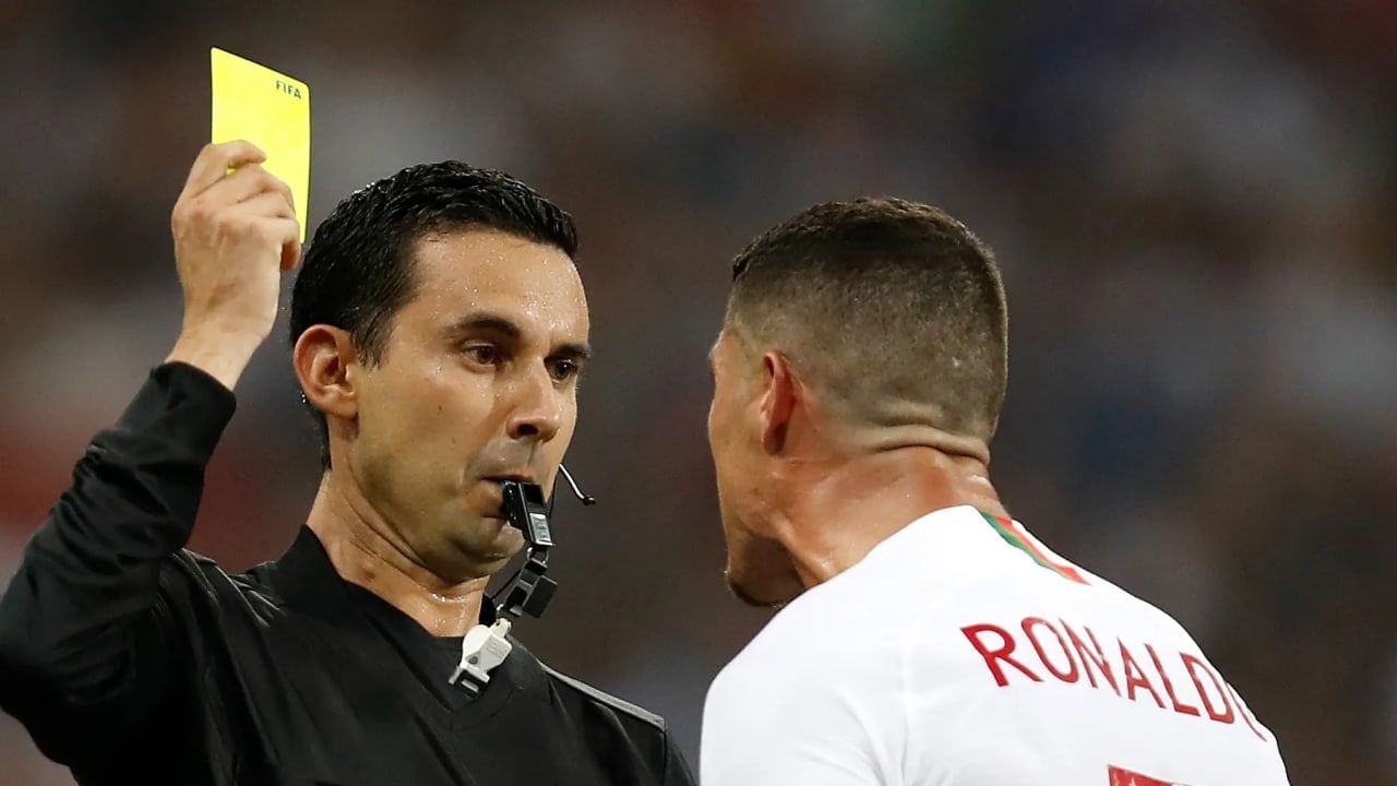كأس العالم يجبر الفيفا على تعديل المادة الخاصة بالإنذارات.. ما القصة؟