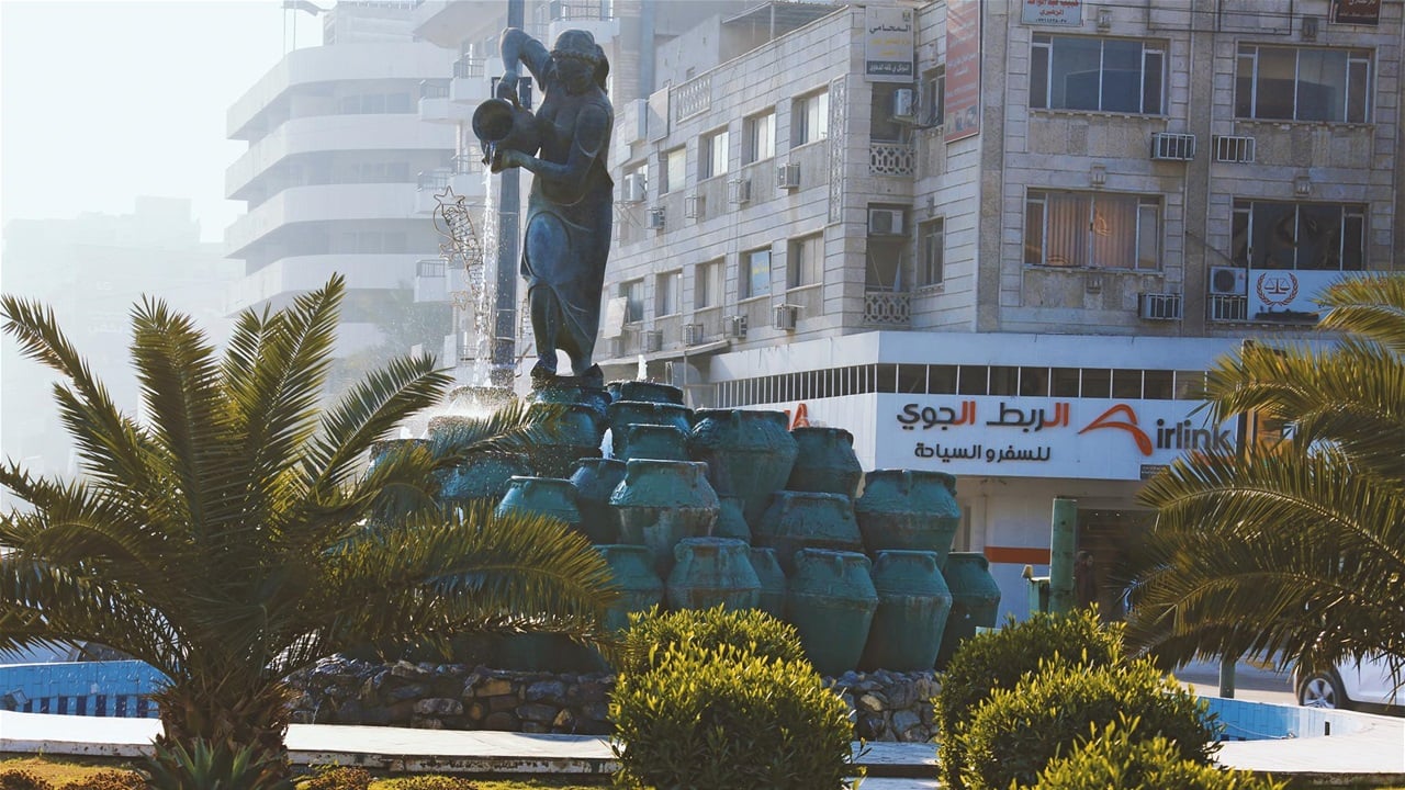 سيارة &quot;مشبوهة&quot; تتسبب بغلق مقتربات ساحة كهرمانة وسط بغداد