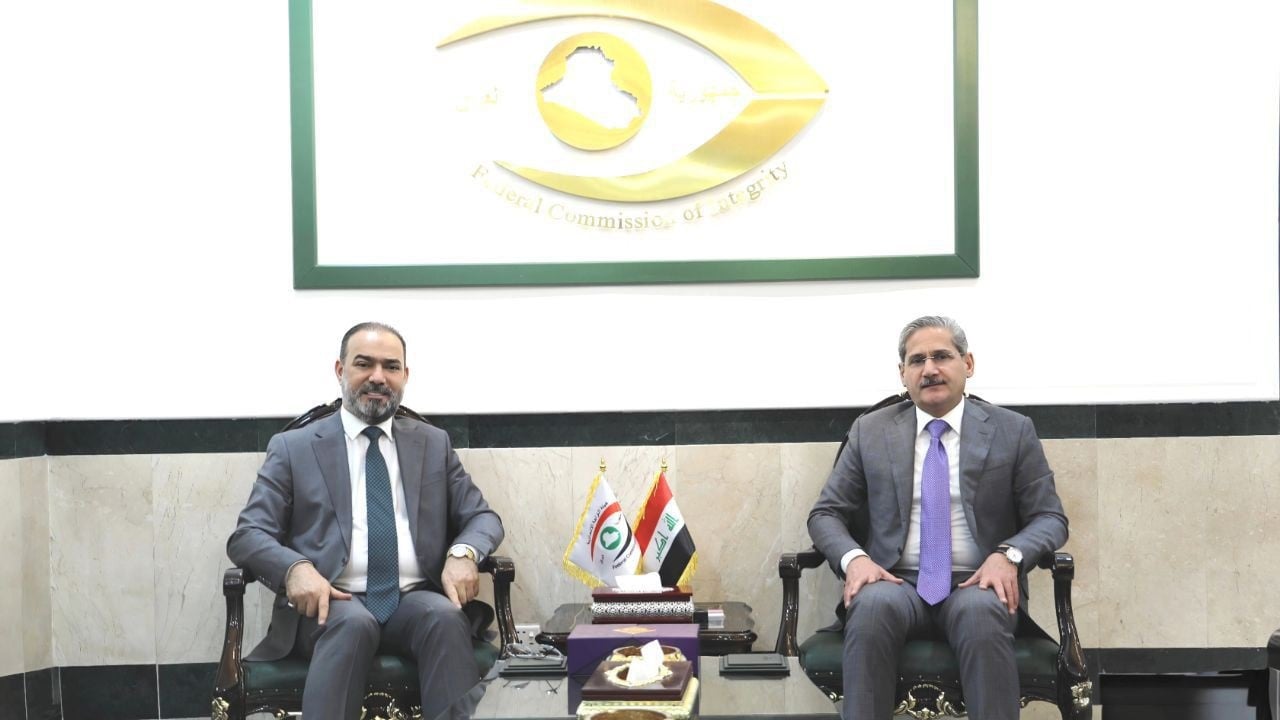 مباحثات بين النزاهة وهيئة الإعلام والاتصالات: تحذيرات من التضليل والتسقيط مع قرب الانتخابات