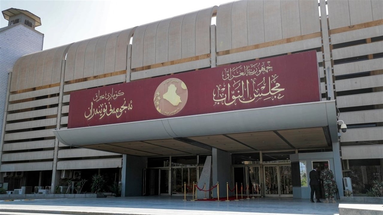 فاسد يسعى لدخول البرلمان.. جدل واسع بعد استحصال مرشح 50 درجة وظيفية لجمهوره