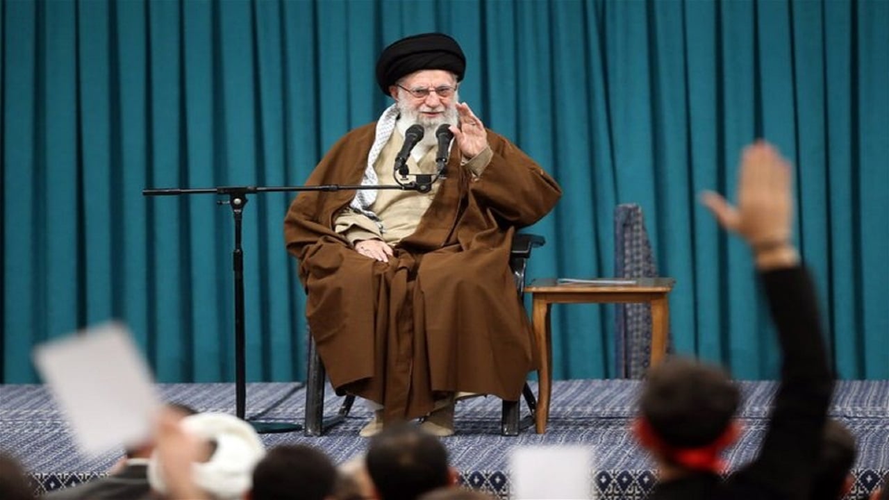 المرشد الإيراني لحكومات المنطقة: أمريكا ليست موضع ثقة