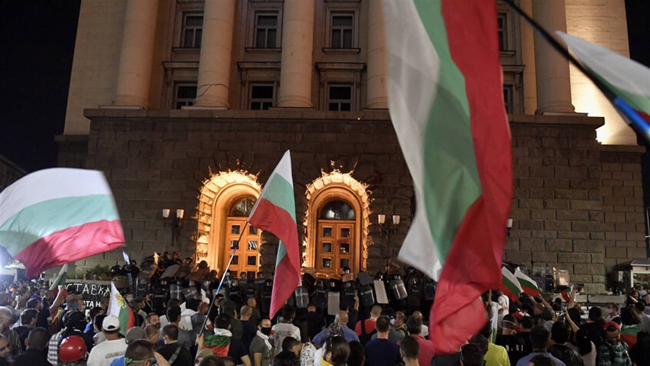 تظاهرات ضد اعتماد اليورو في دولة أوروبية