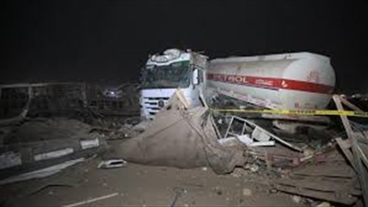 مصرع واصابة 5 اشخاص بانقلاب صهريج واصطدام مركبتين غربي بغداد