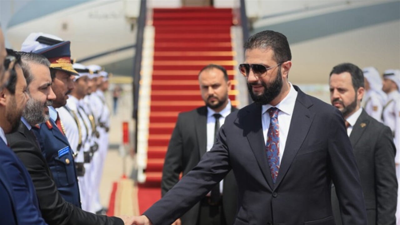 للمشاركة في القمة الطارئة.. الشرع يصل قطر