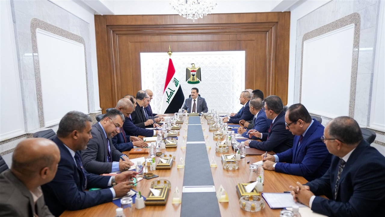 رئيس الوزراء يوجه بحشد الجهود لإتمام مشروع قناة البدعة وإيصال المياه إلى البصرة
