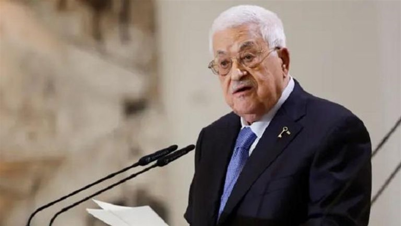 الرئيس الفلسطيني يطالب حماس بتسليم سلاحها ويدين جرائم إسرائيل بغزة