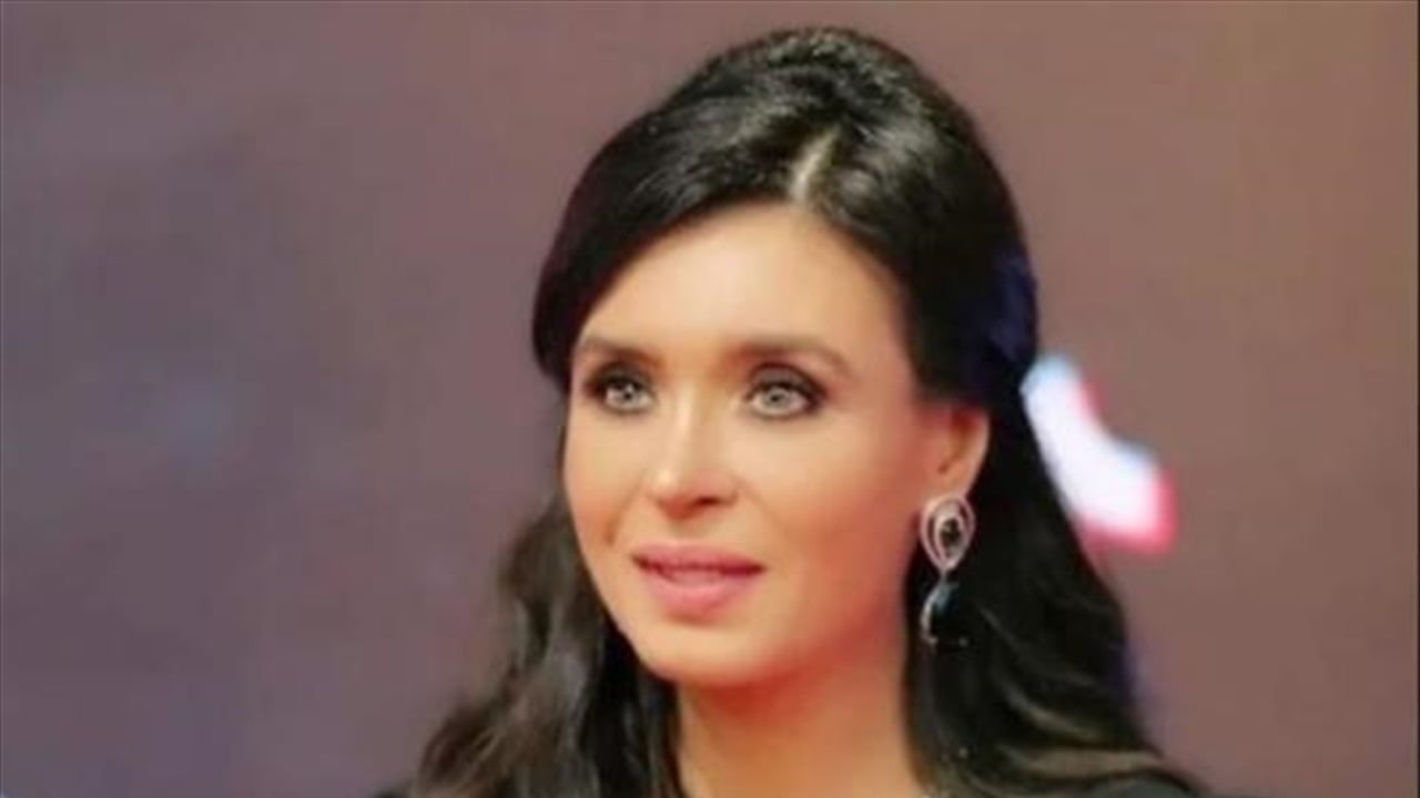 بعد رقصها بفستان شبه عار.. بلاغ رسمي يتهم دينا بـ&quot;نشر الفجور&quot;