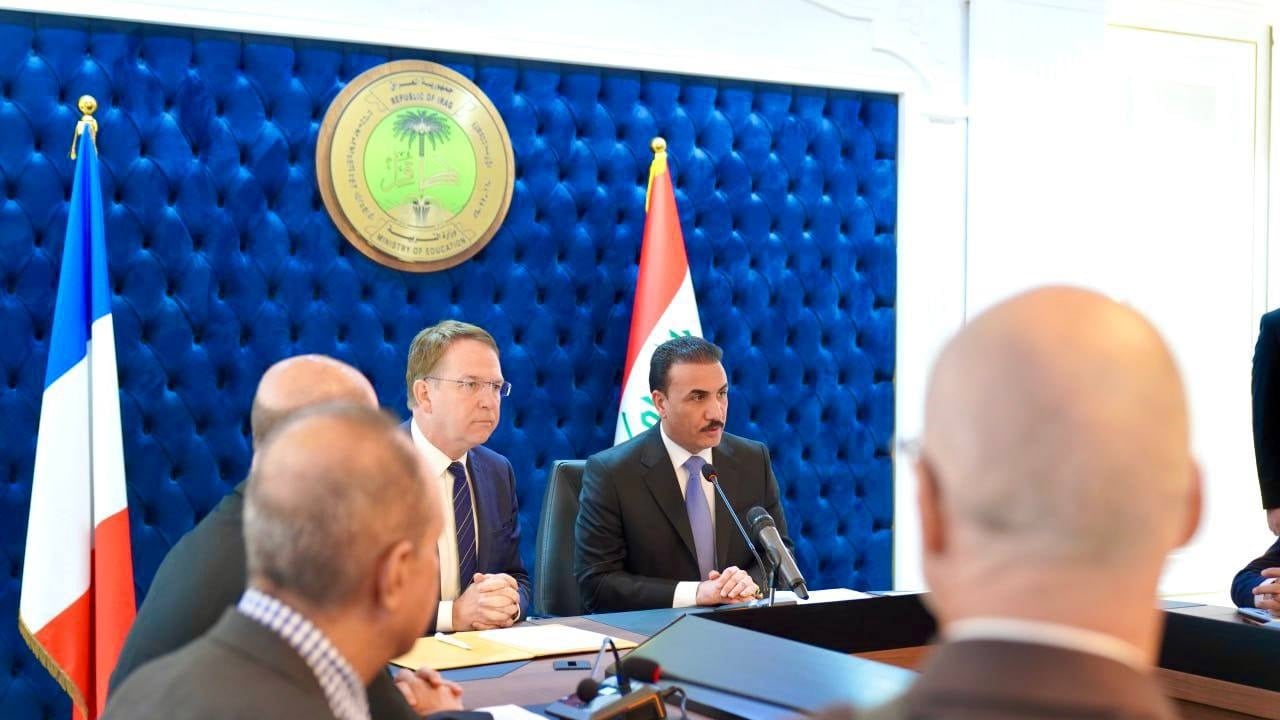 العراق يوقع مذكرة لتحديث منهج اللغة الفرنسية في المدارس