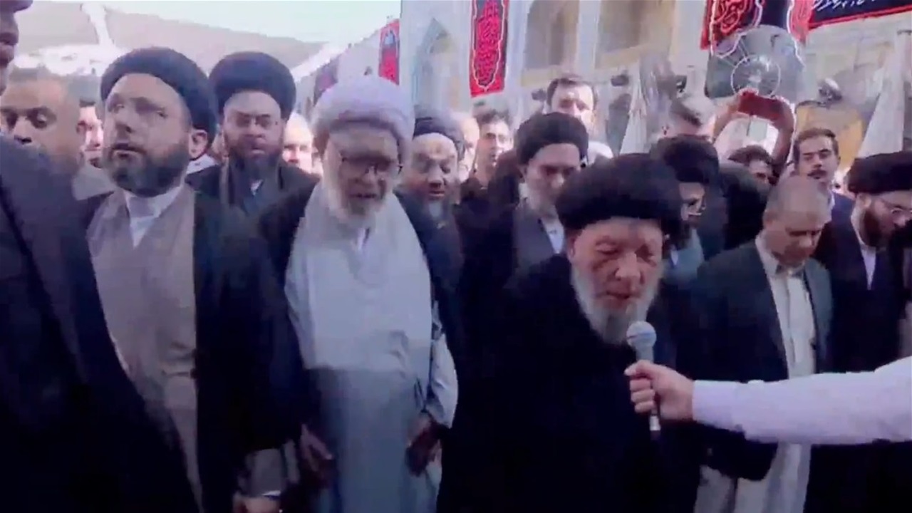 وصول جثمان عقيلة المرجع الأعلى الى مرقد الامام علي &quot;ع&quot; واداء صلاة الجنازة (فيديو)