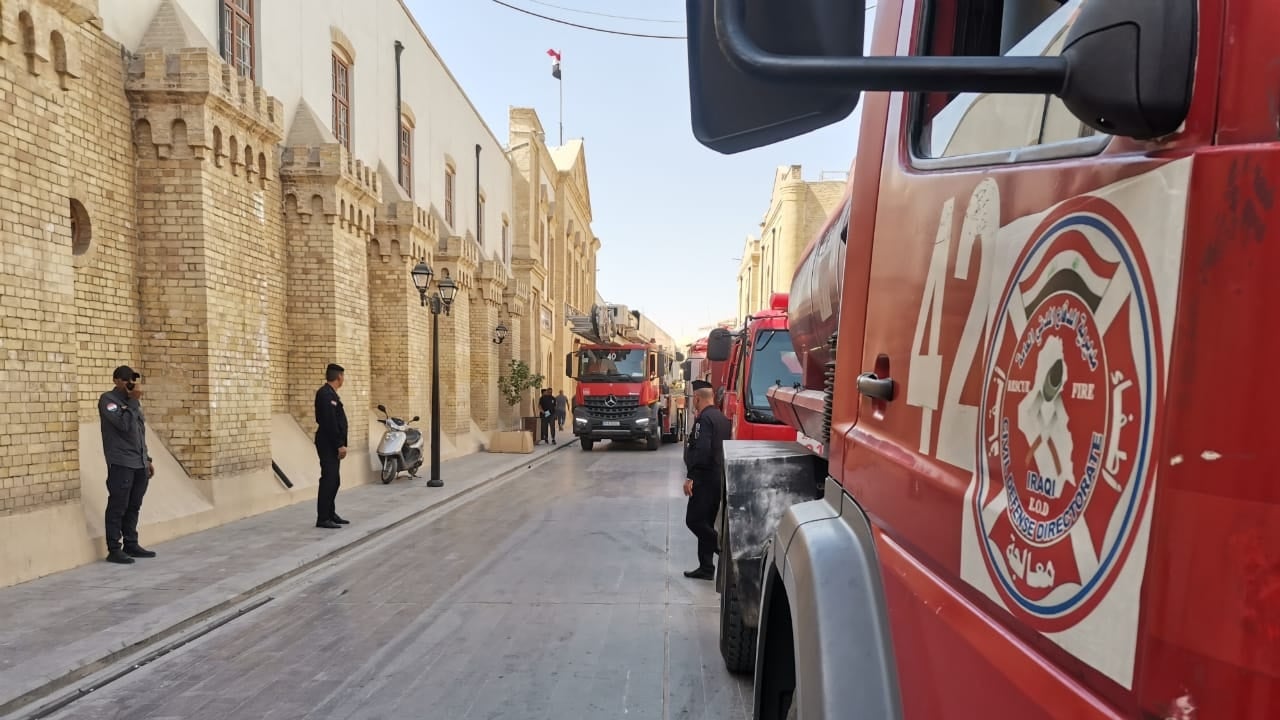 انقاذ 7 عمال.. تفاصيل جديدة عن حريق شارع المتنبي