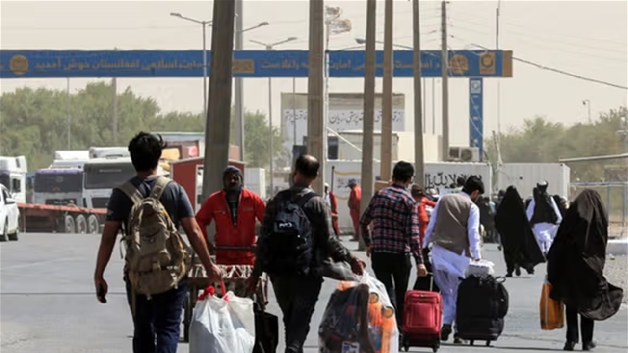 صحيفة بريطانية: ايران تدرس اطلاق مئات الاف الأفغان نحو العراق وتركيا
