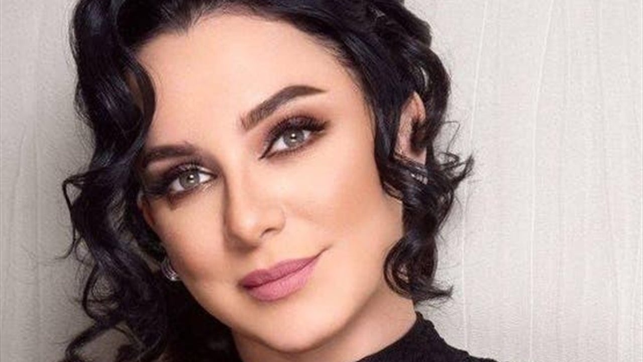 حظر ظهور سلاف فواخرجي على الشاشات السورية