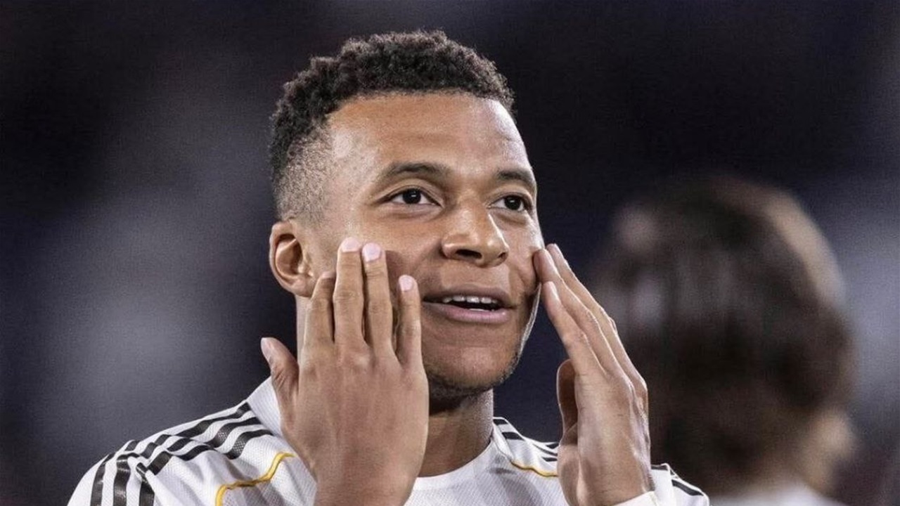 ريال مدريد يهزم فياريال بثلاثية في الدوري الاسباني 