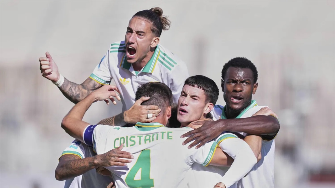 روما يتصدر الدوري الإيطالي متقدماً على ميلان