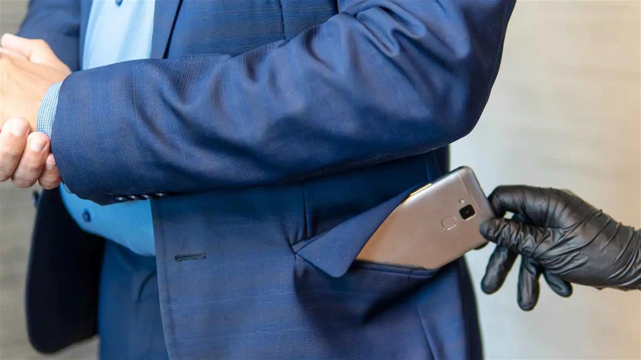 تفكيك أكبر شبكة لسرقة الهواتف
