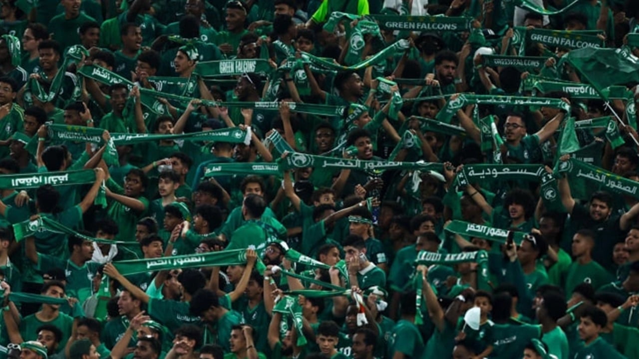 بعد الانتصار على إندونيسيا.. الجماهير السعودية تهاجم الحكم الكويتي أحمد العلي