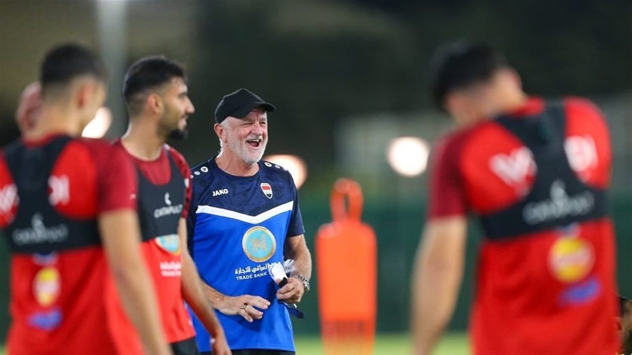 المنتخب الوطني بالزي الابيض أمام إندونيسيا 
