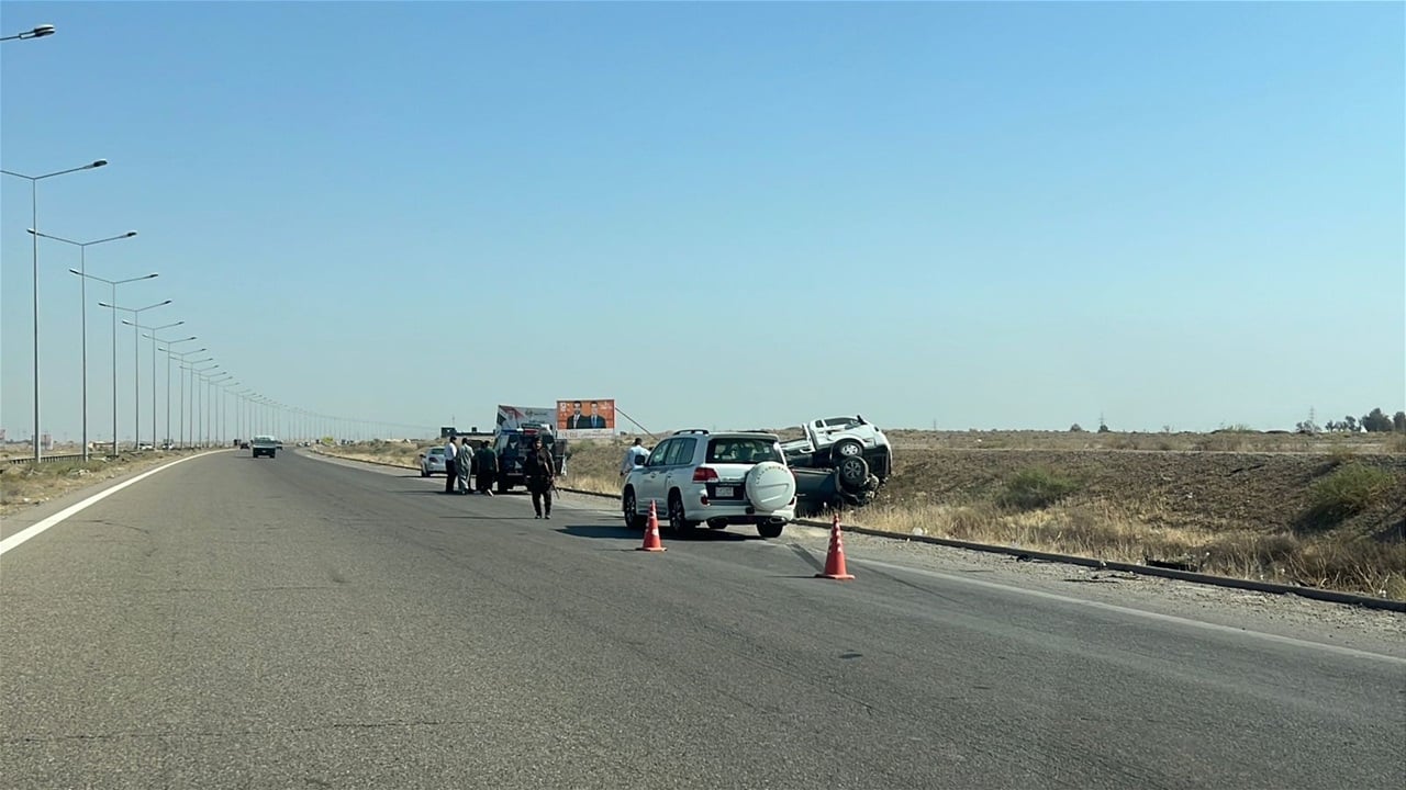 حادث مروري في الأنبار لمركبة مدنية (صور)