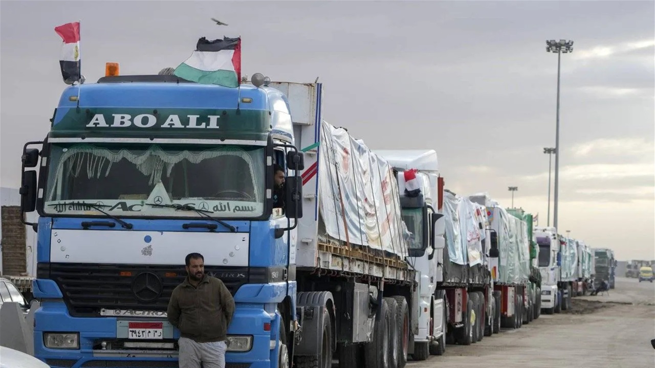 دخول 986 شاحنة مساعدات فقط منذ بدء وقف إطلاق النار في غزة
