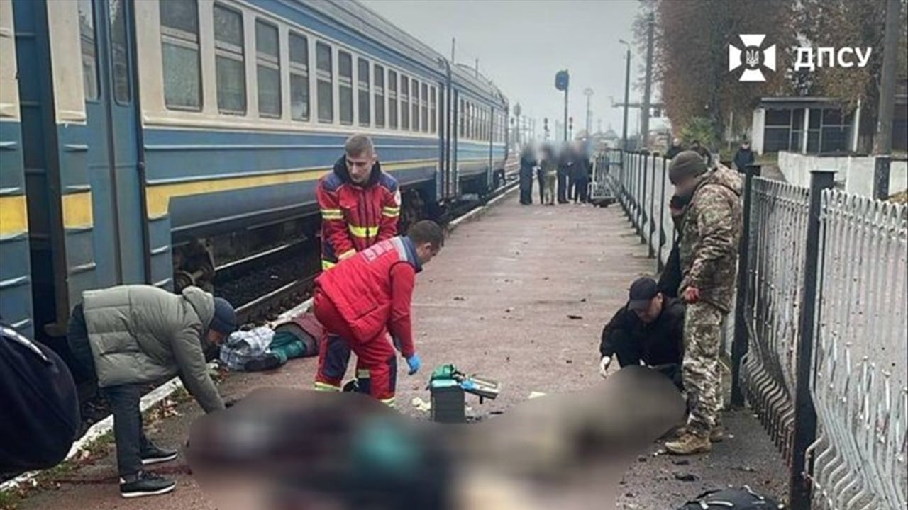 حادث لا يرتبط بالحرب الروسية.. قتلى بانفجار في محطة قطارات شمال أوكرانيا