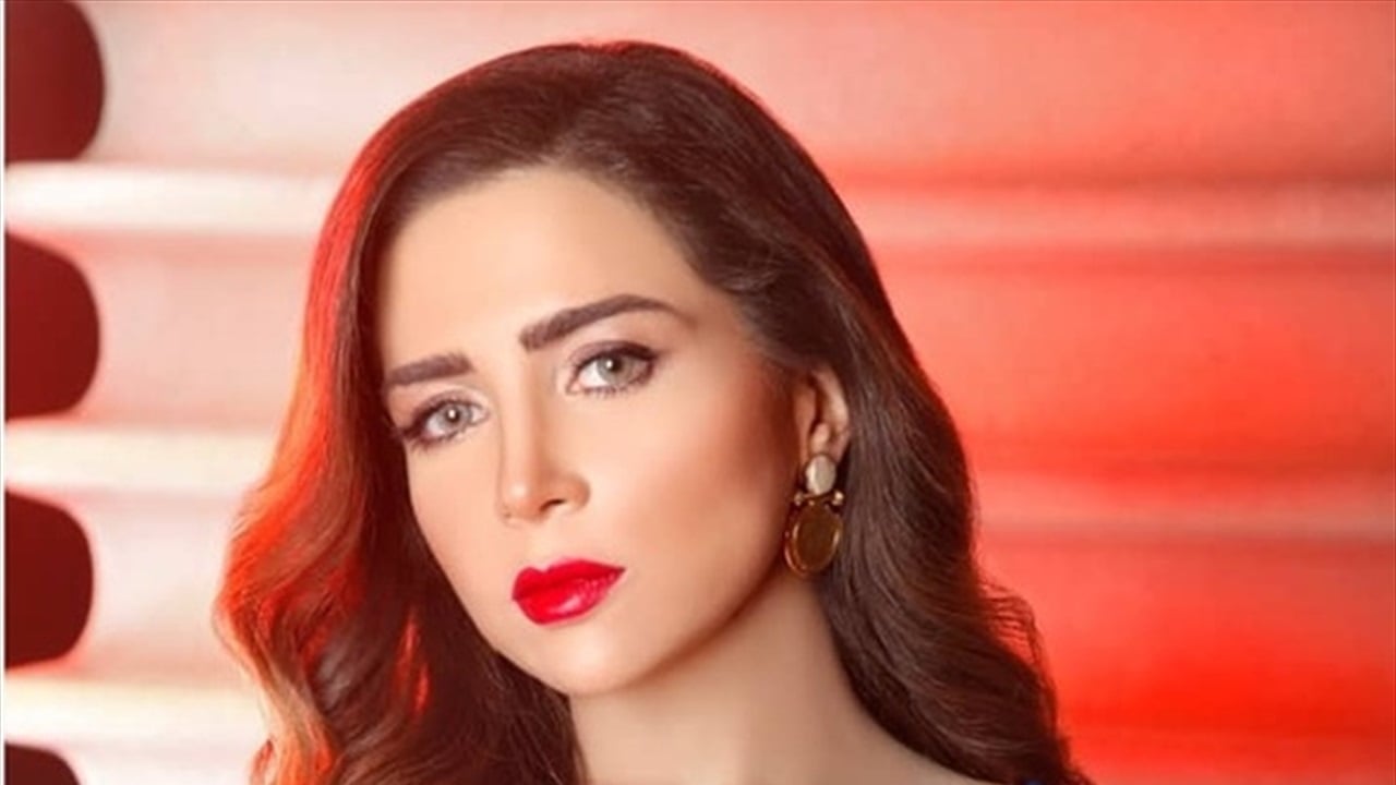 مي عز الدين تكشف دعم عادل إمام لمسيرتها الفنية