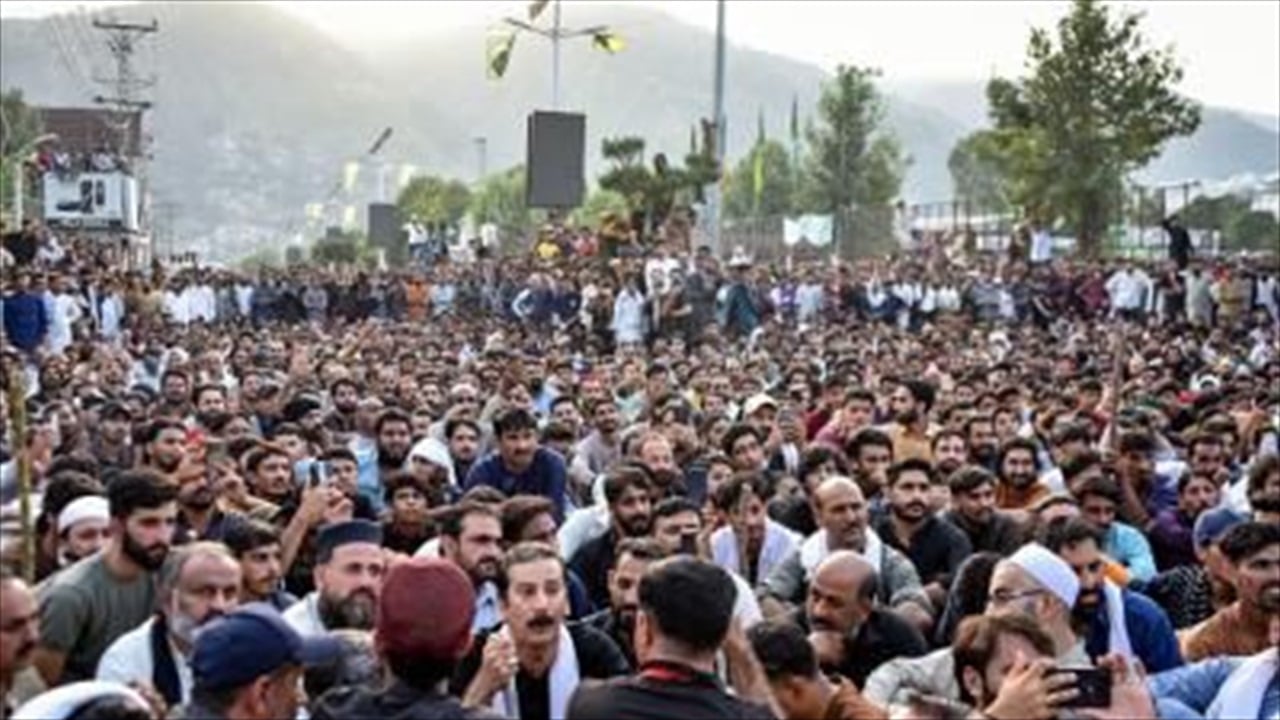 باكستان.. &quot;الشتات الكشميري&quot; يصفون البلاد بـ&quot;سفينة تايتانيك&quot;