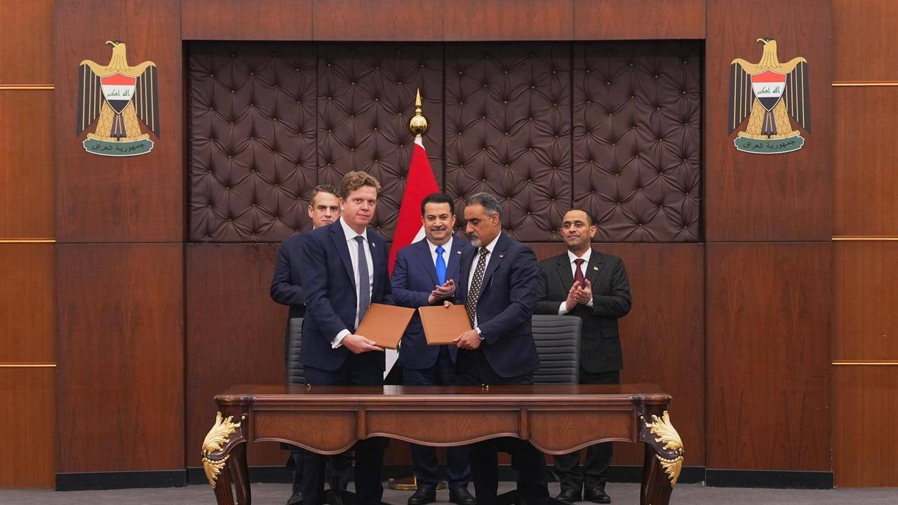  السوداني يرعى مراسم توقيع وزارة النفط عقد تنفيذ المنصة العائمة للغاز مع شركة أمريكية