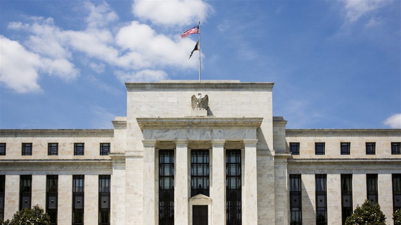 الاحتياطي الفيدرالي الأمريكي يخفض نسبة الفائدة