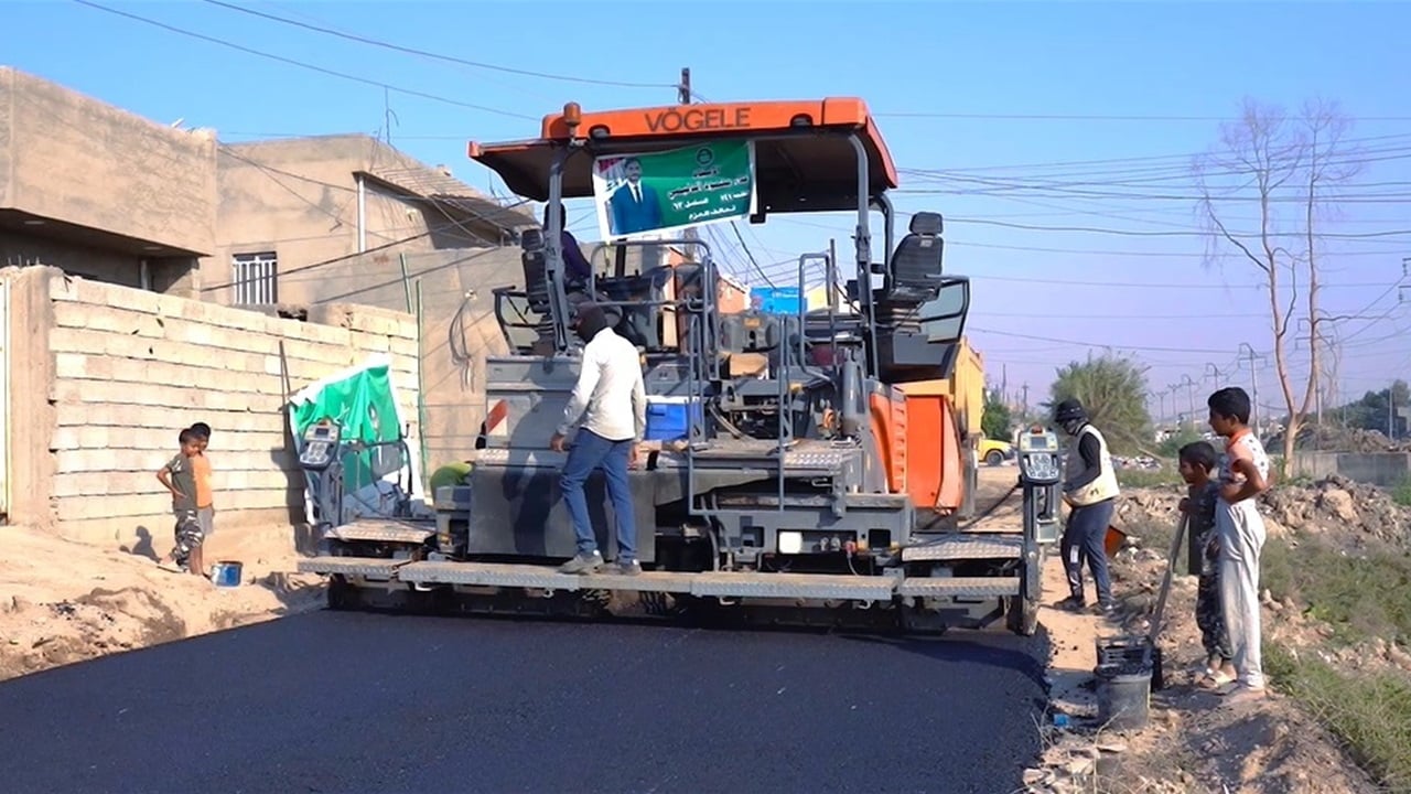 &quot;بُناة العزم&quot; تباشر بإكساء وصيانة شوارع شمالي بغداد