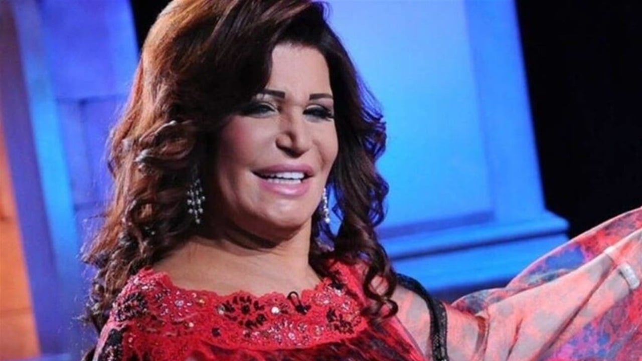 فنانة مشهورة تصدم جمهورها.. &quot;ساضع المسامير في ظهري&quot;