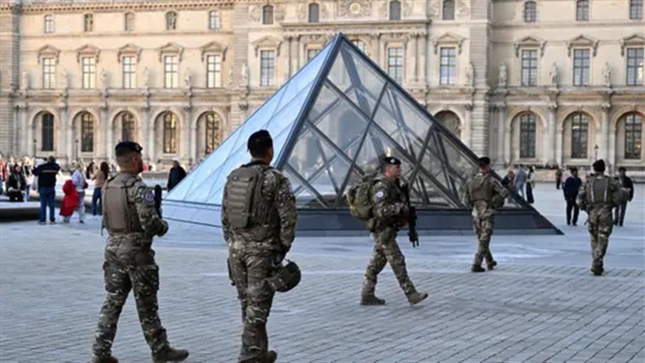 تفاصيل جديدة حول المشتبه بتورطهم في سرقة اللوفر