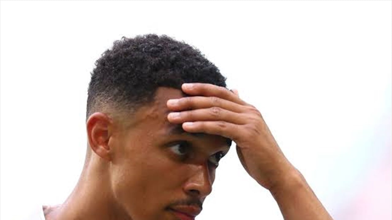 أرنولد يفاجئ الجماهير برسالة