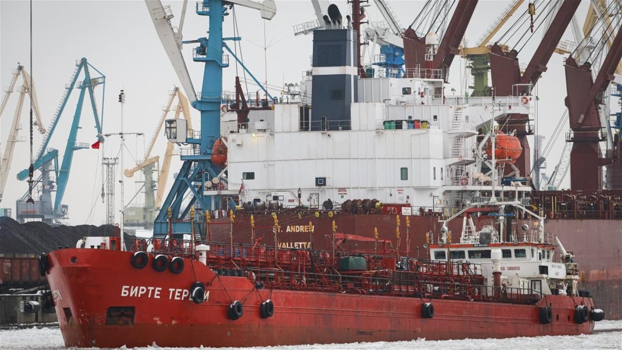 العراق يلغي تحميل شحنات نفط روسية بسبب العقوبات الامريكية