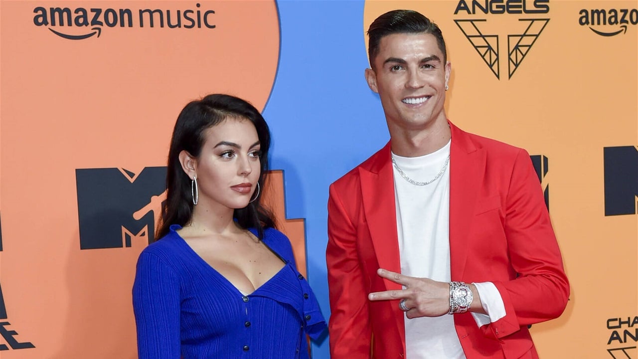 رونالدو يعلن موعد زفافه من جورجينا