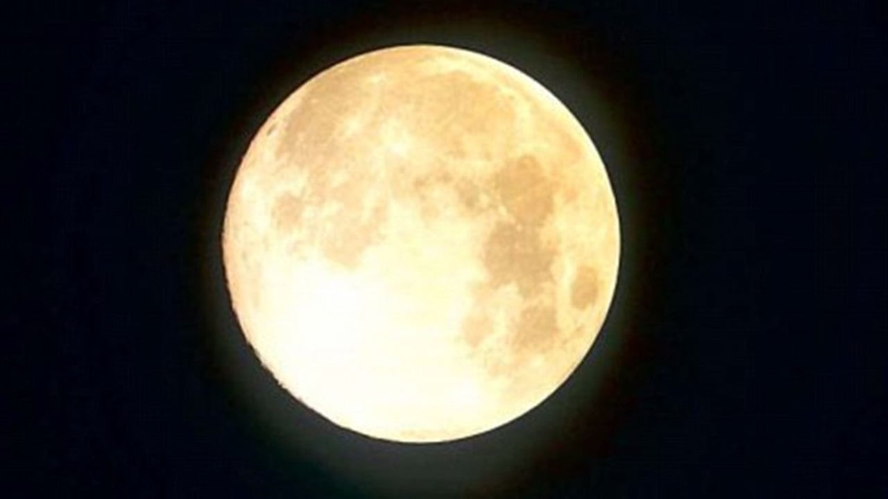 القمر العملاق يضيء سماء الأربعاء: أكبر وألمع من أي وقت هذا العام