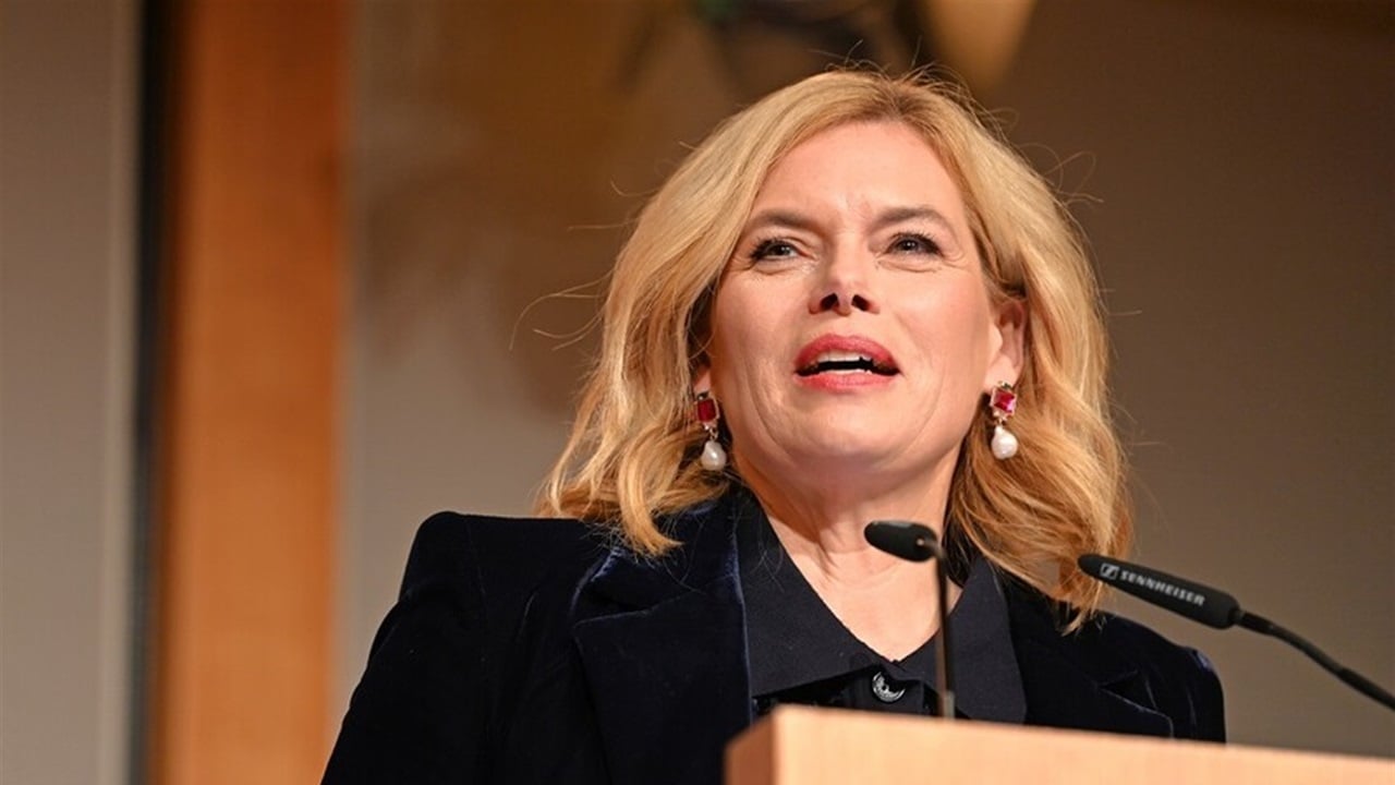 البرلمان الألماني يطالب بحظر البغاء: تحولنا إلى &quot;بيت دعارة&quot; لأوروبا