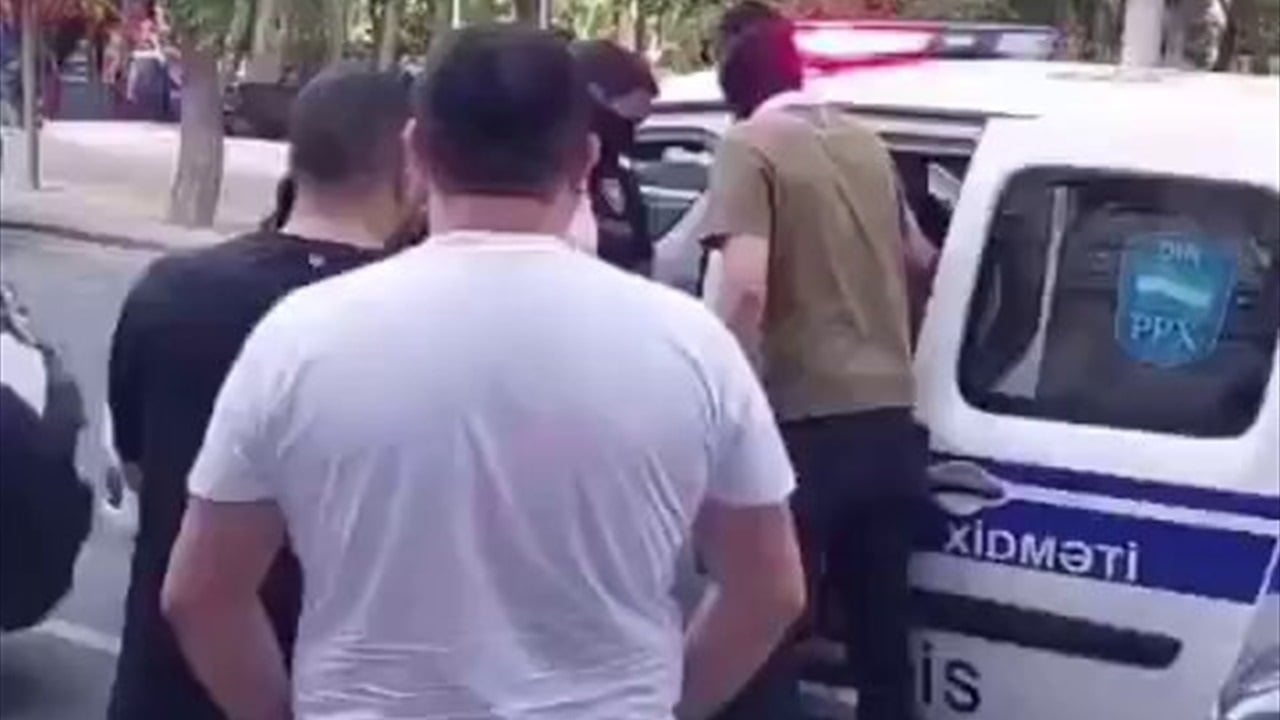 طلبت منه رعاية طفليهما فرد بـ75 طعنة.. شاب يكشف سبب جريمته المروعة‎