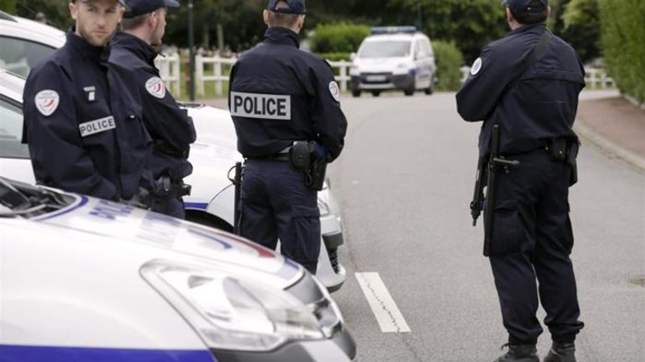 هتف &quot;الله أكبر&quot;.. رجل يدهس 9 اشخاص غرب فرنسا