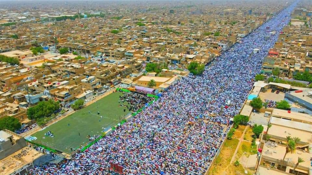 موقع إيراني عن لسان سياسي عراقي: عدد الصدريين 300 الف.. واقنعنا 70% منهم بالمشاركة بالانتخابات!